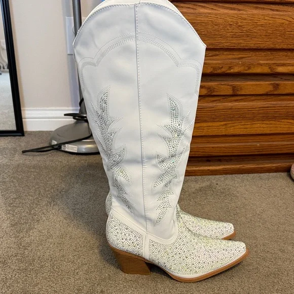 Yours forever White and Silver Embellished Women's Cowboy Boots - Picture 4 of 8